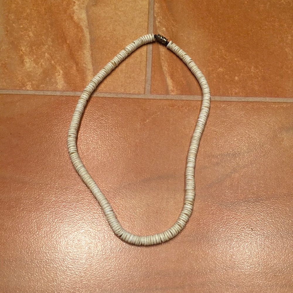 Hawaiian Vintage Women's White Basic 16.5" Puka Shell Necklace
